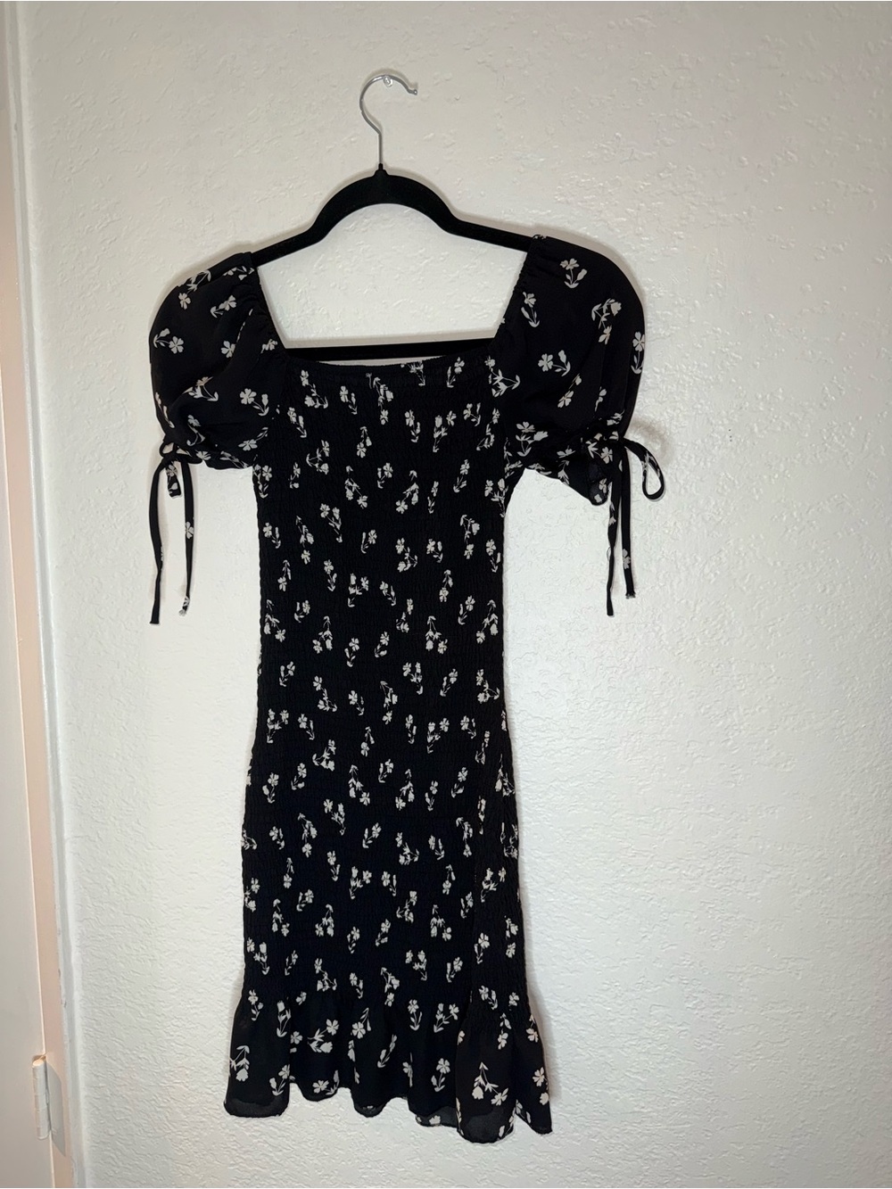 Timing Black Floral Puff-Sleeve Smocked Midi Dress
